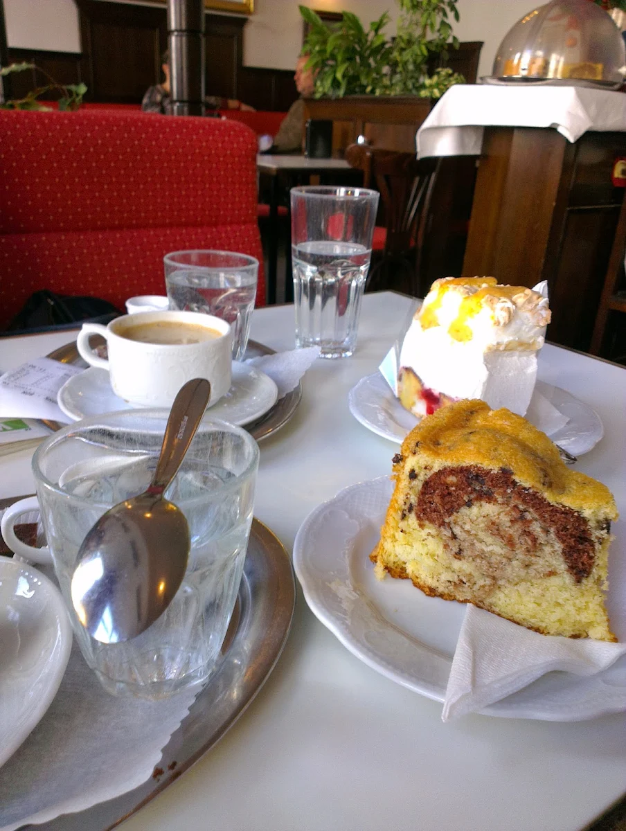 Kaffee Und Guglhupf