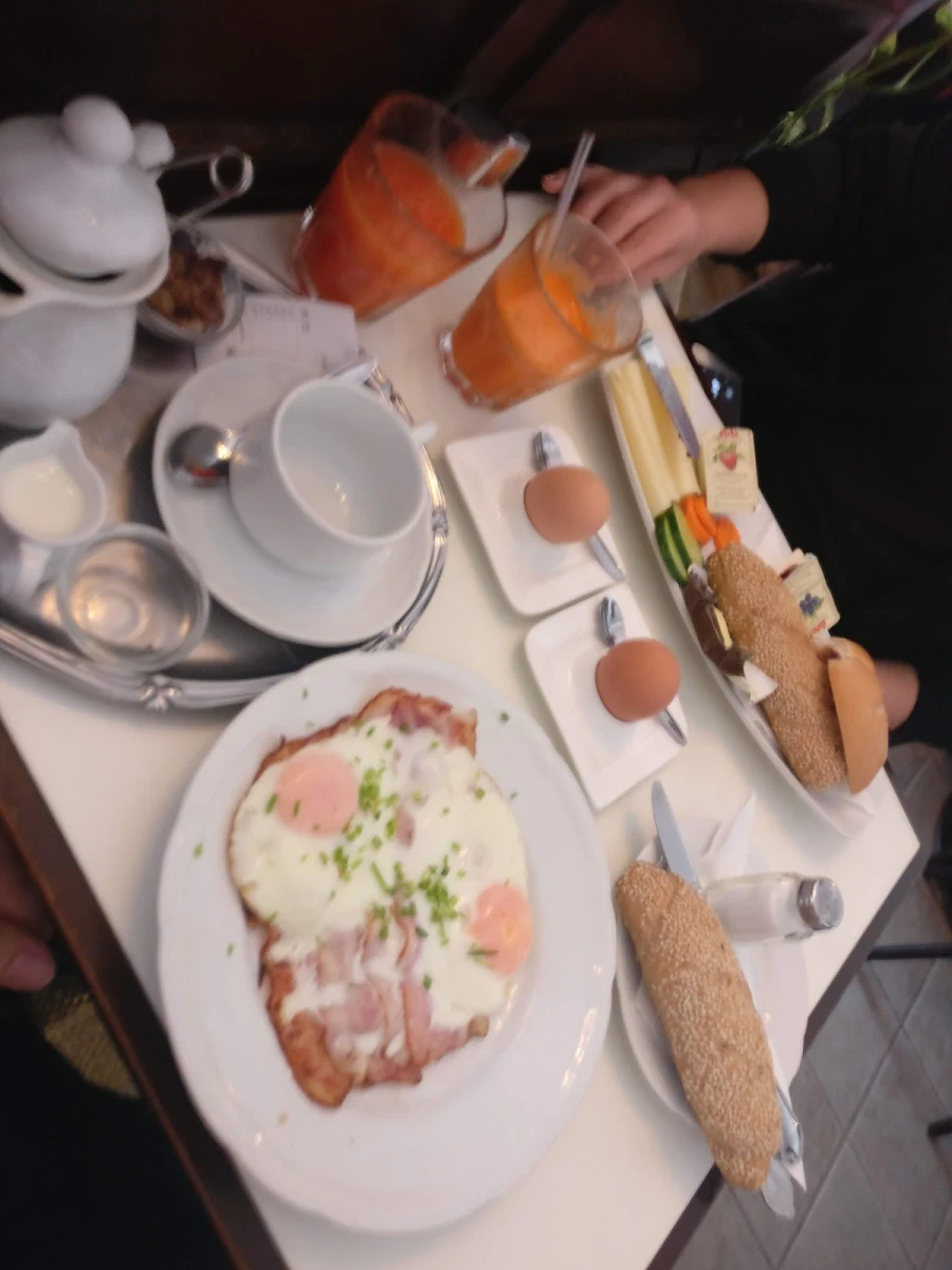 Mödlinger Frühstück Und Ham And Eggs
