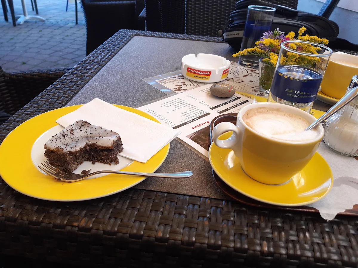 Kaffee Und Mohnschnitte