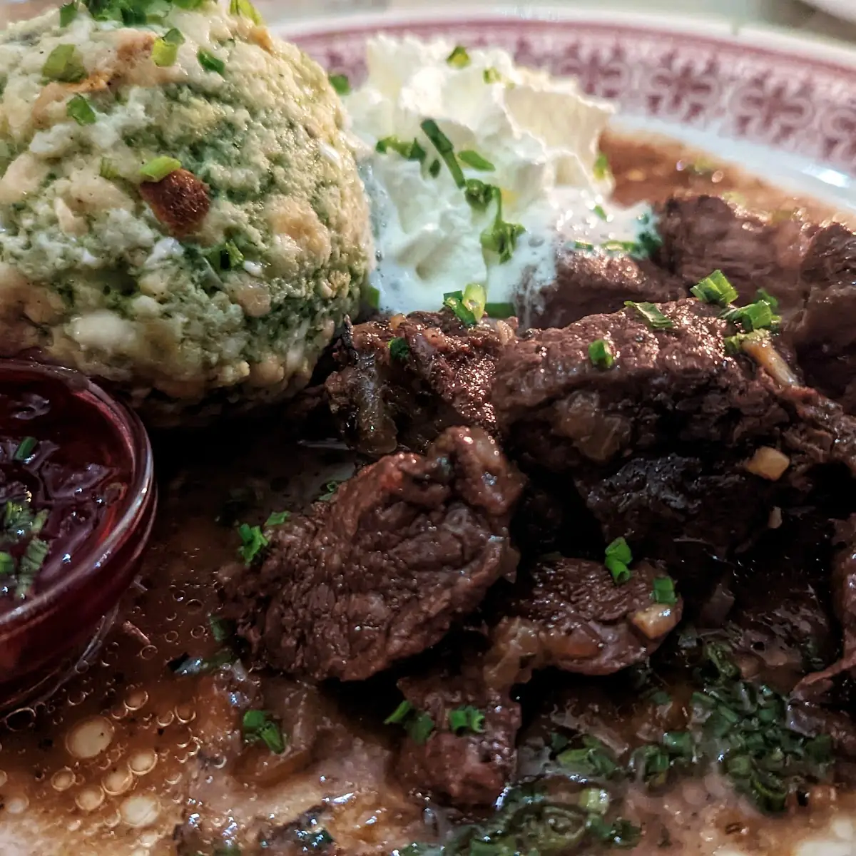 Hirschgulasch Mit Knödel