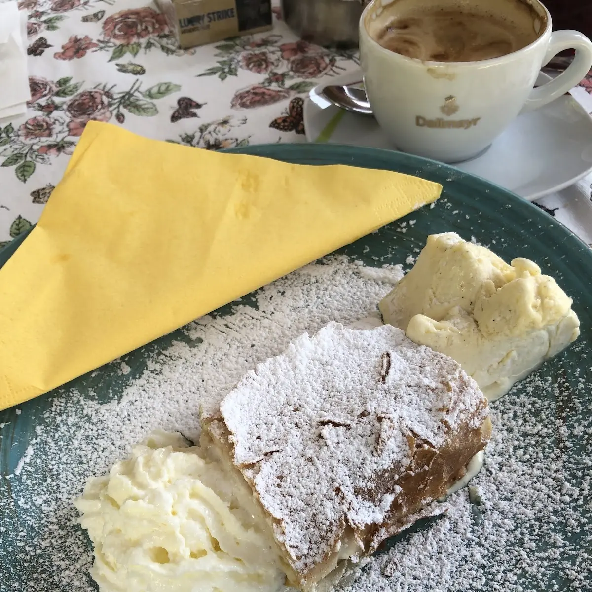 Topfenstrudel