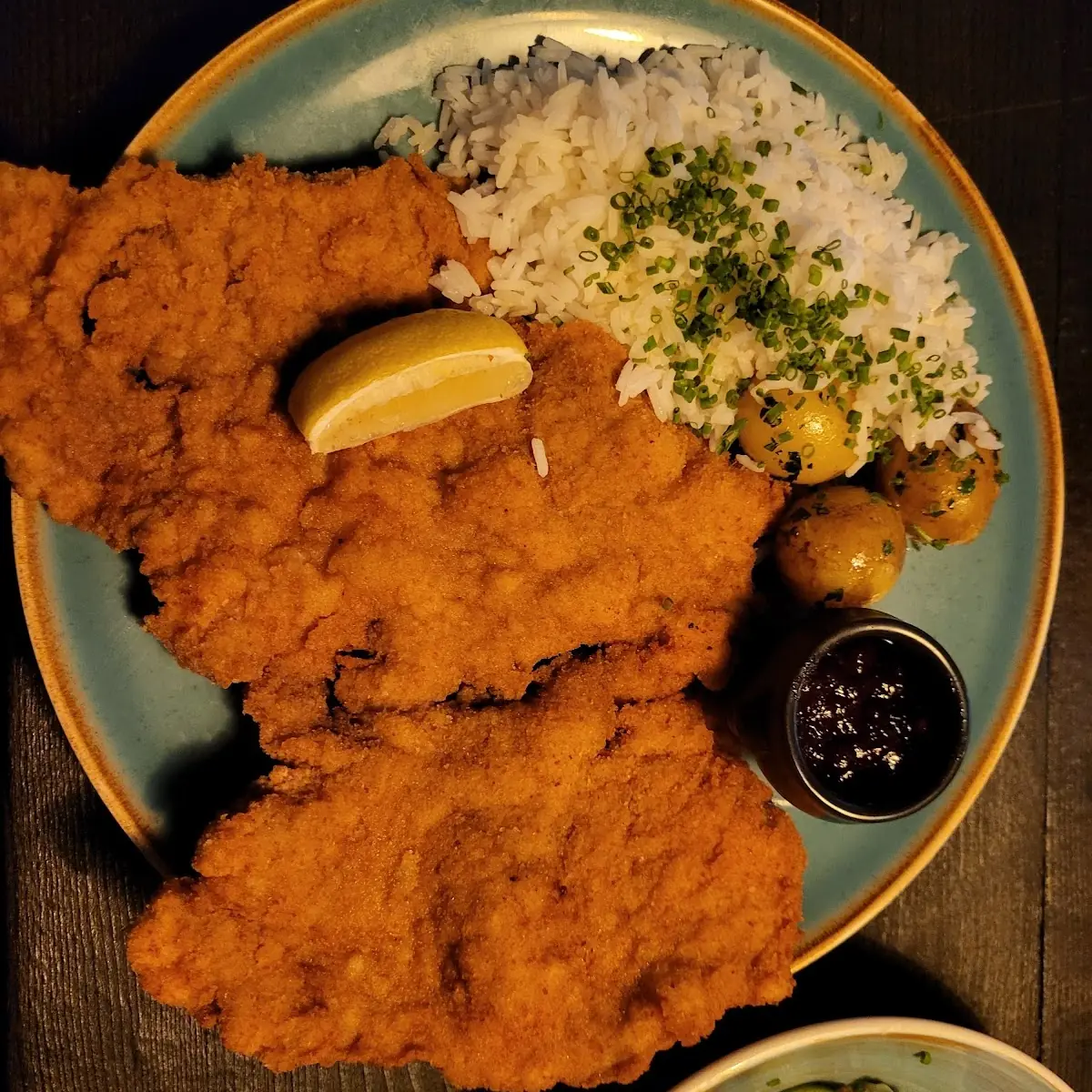 Wiener Schnitzel Mit Reis Und Petersilkartoffeln