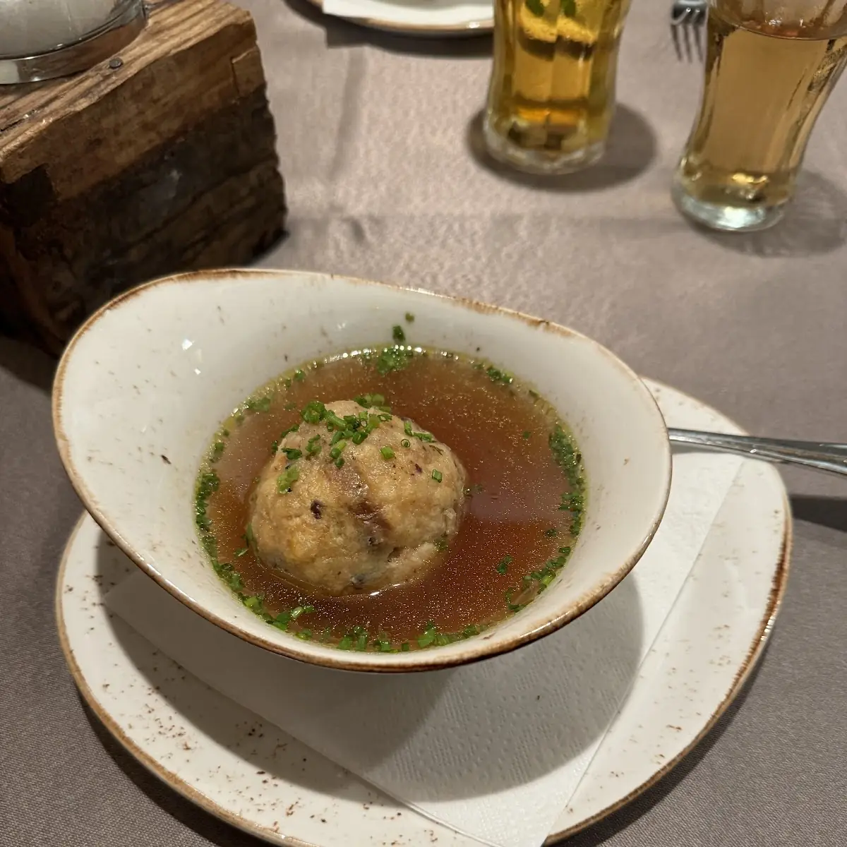 Rinderbrühe Mit Schinkenknödel