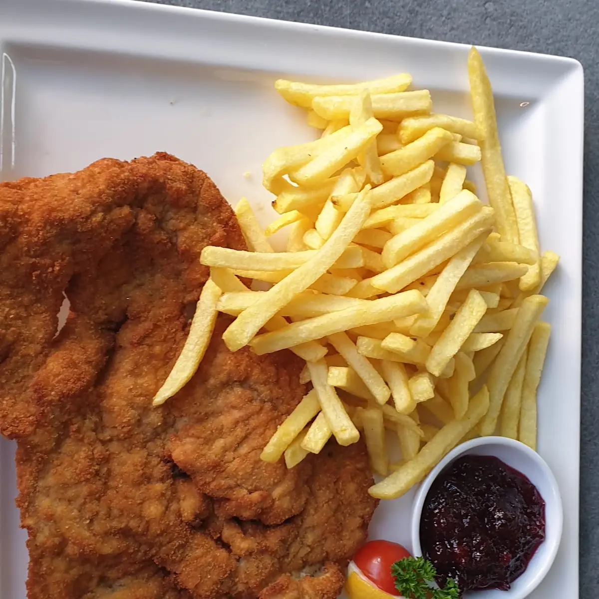 Schnitzel Wiener Art Mit Pommes