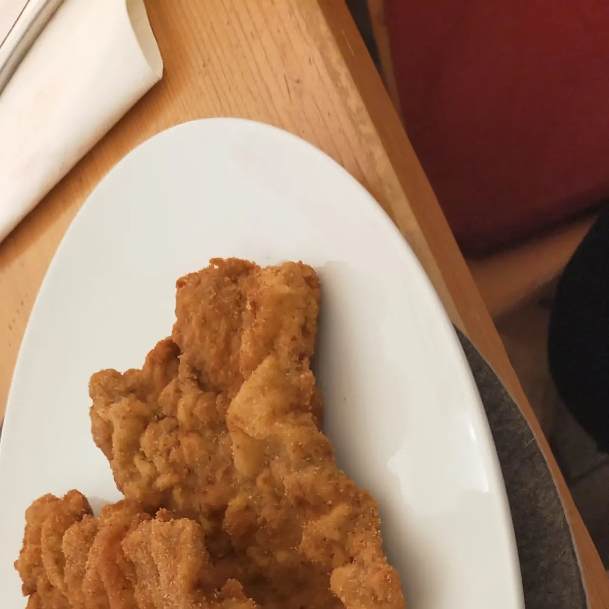 Wiener Schnitzel Vom Kalb Kotlet Cielęcy Z Ziemniakami Z Pietruszką Żurawiną I Cytryną