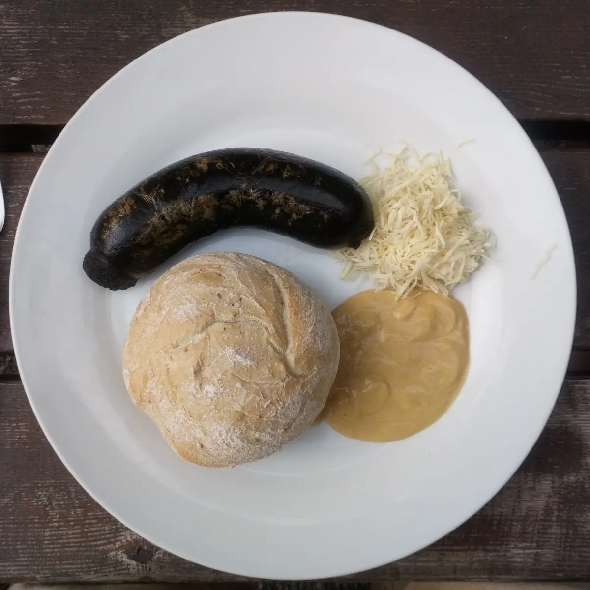 Blunzn Mit Senf Kren Und Wachauer Laberl