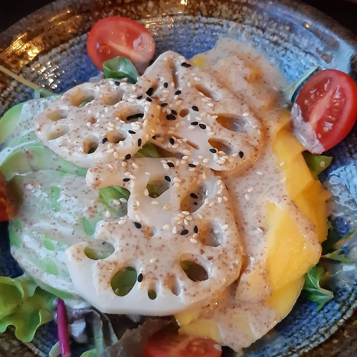 Avocado-mango Salat