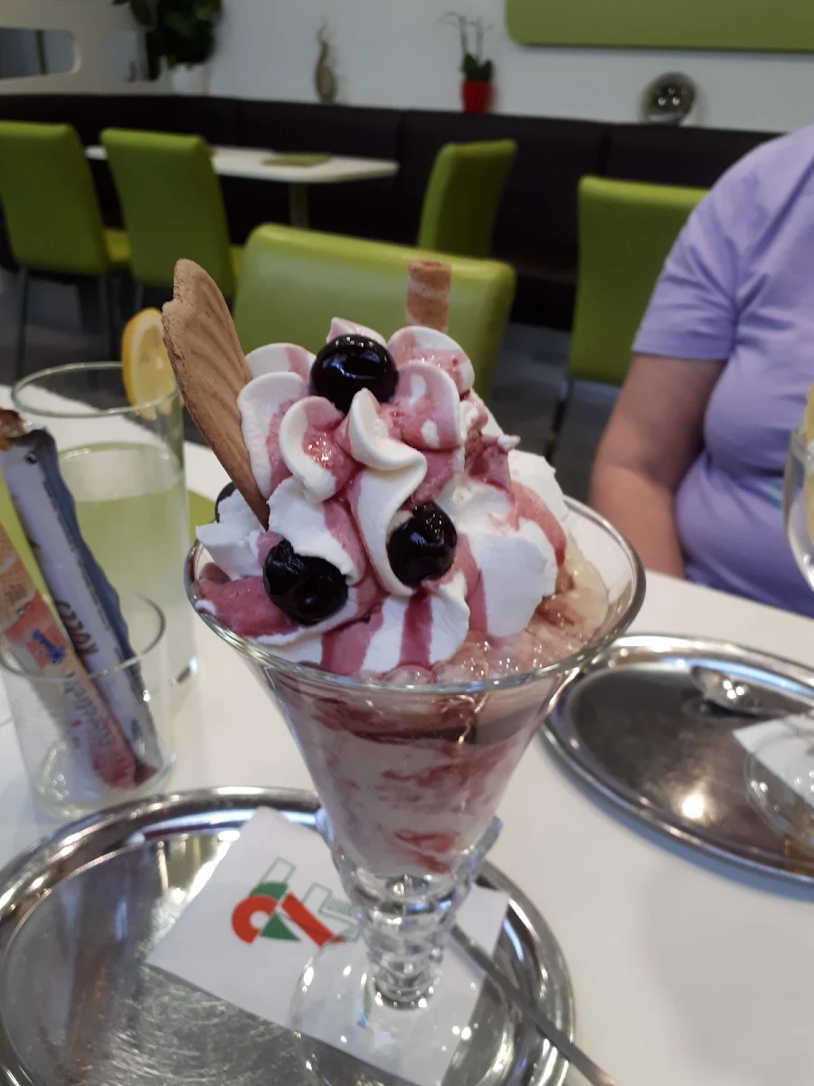 Amarena Becher