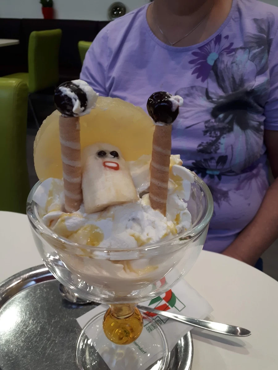 Gemischtes Eis Mit Sahne