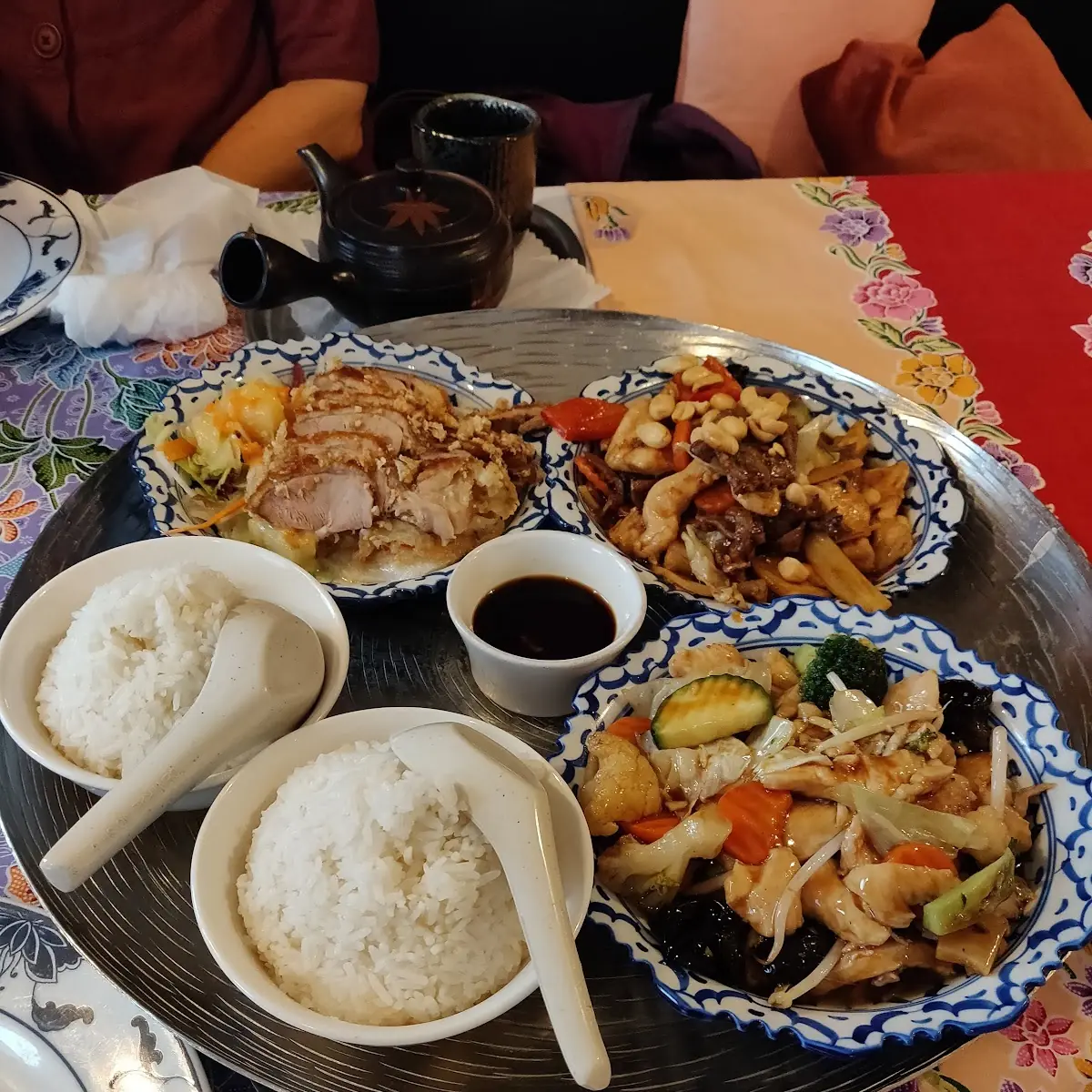 Acht Köstlichkeiten À La Khim