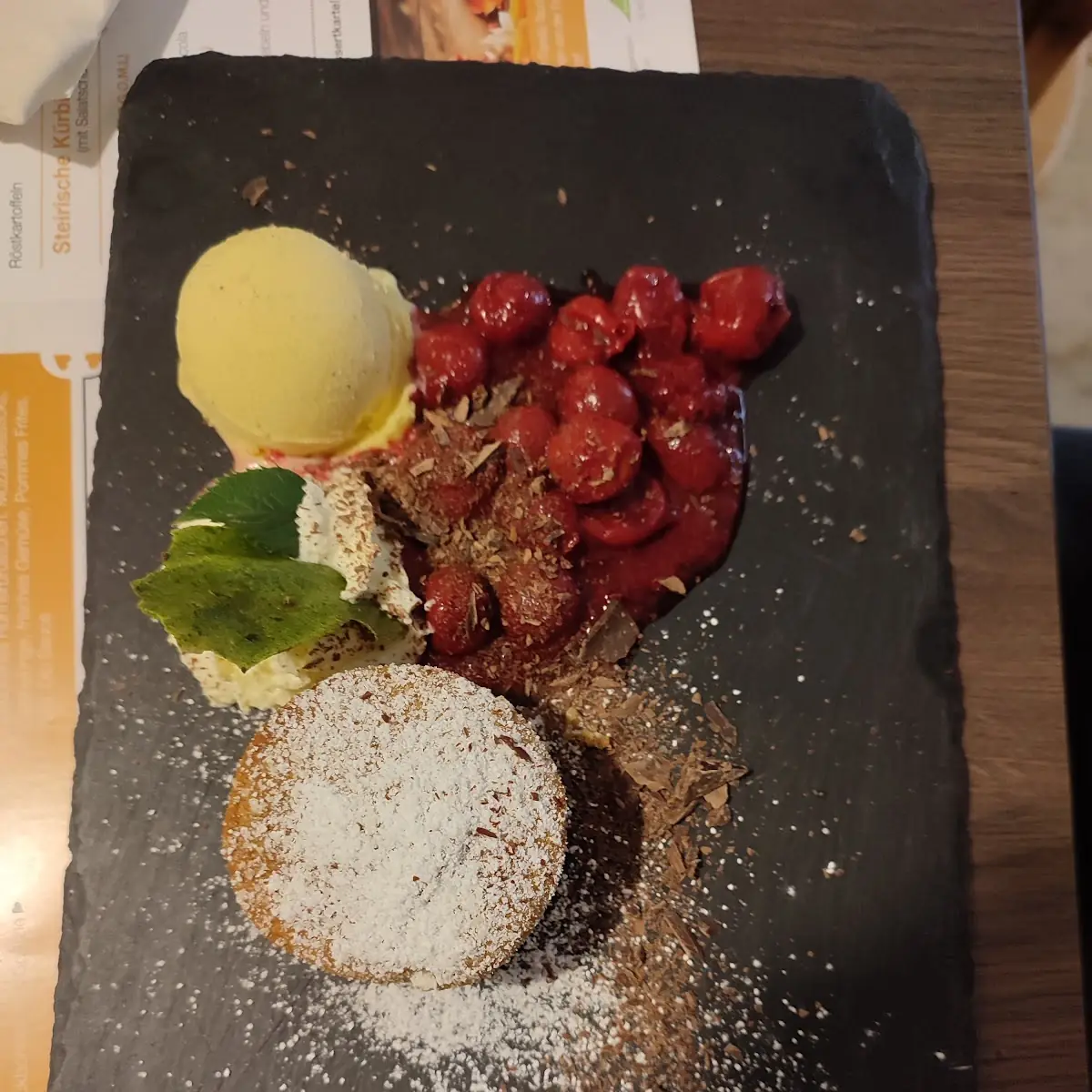Lebkuchen Törtchen Mit Vanilleeis Und Früchten