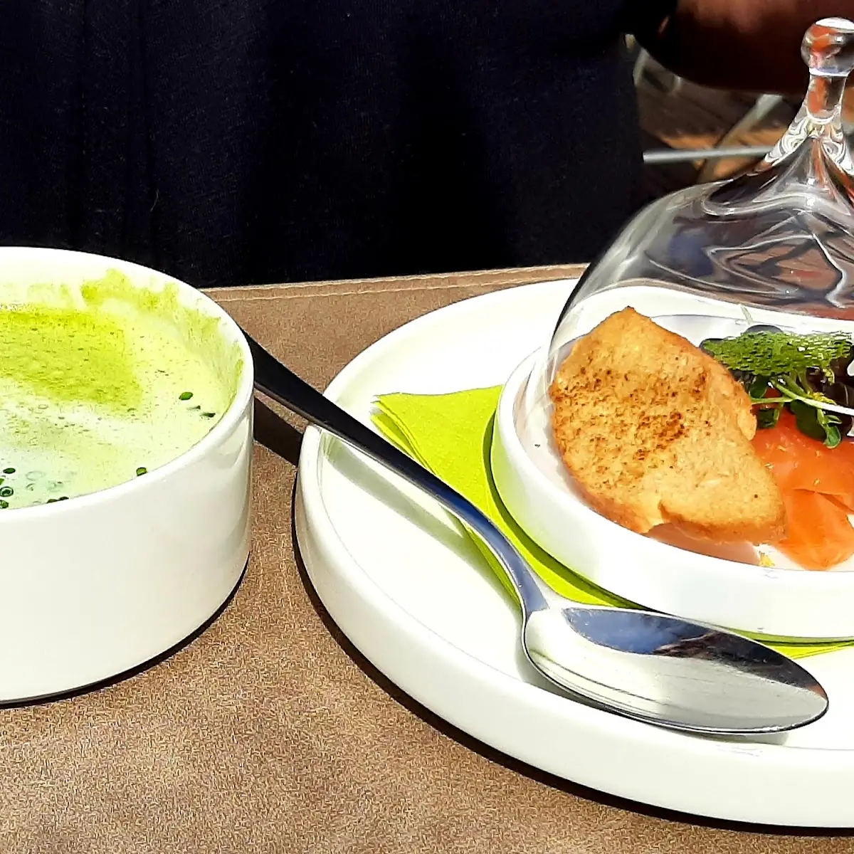 Bärlauchcremesuppe Gebeizter Lachs Frische Zitrone