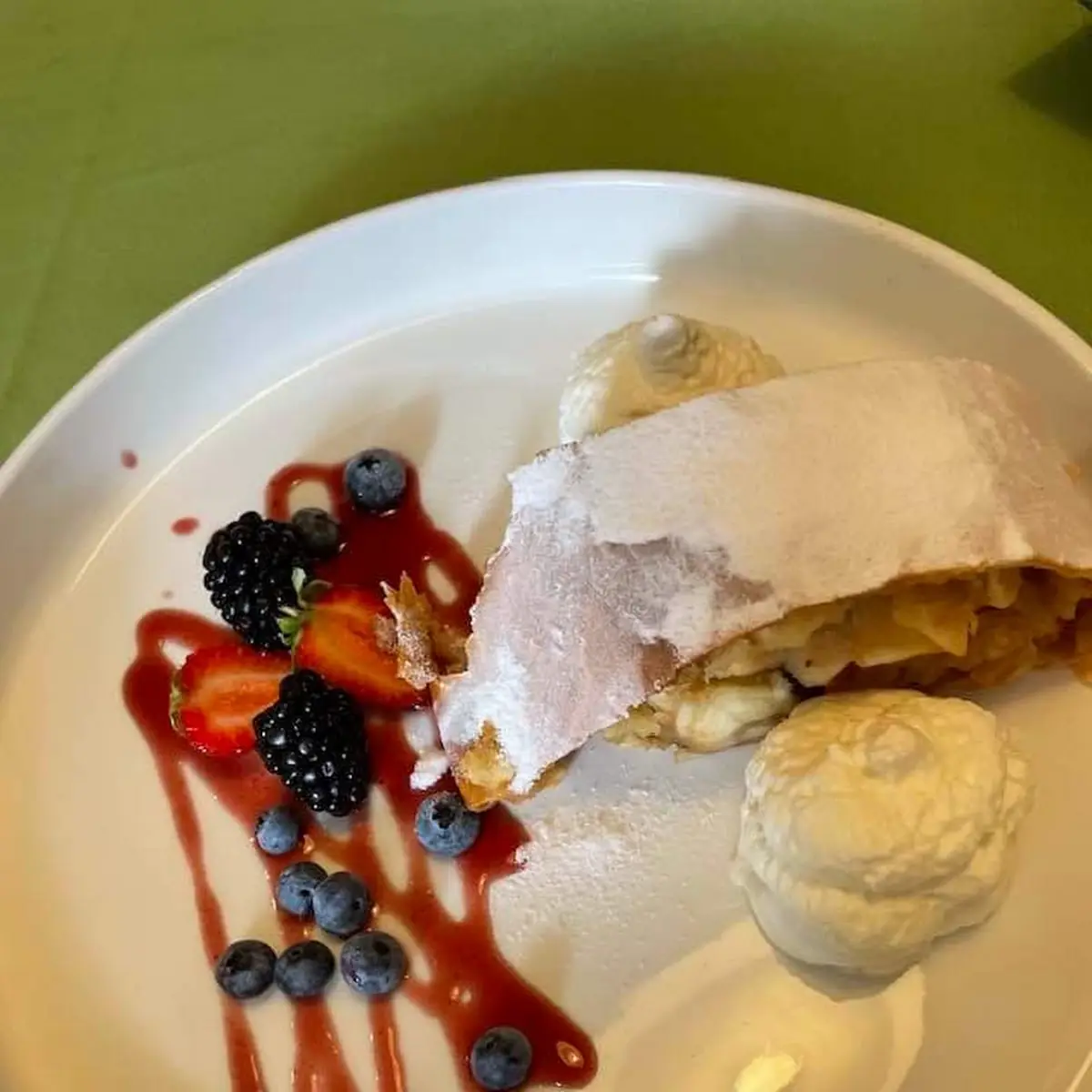 Warmer Apfelstrudel