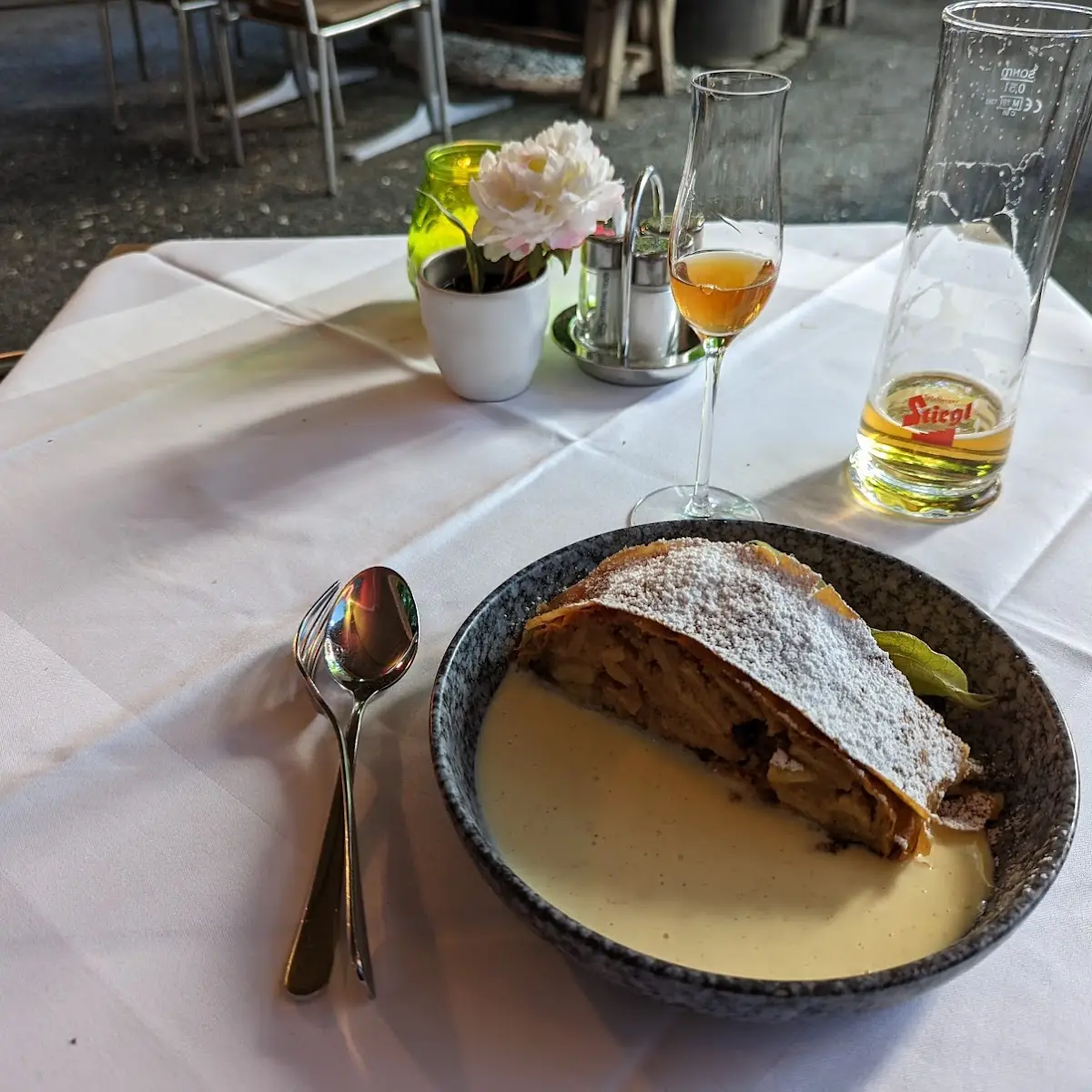 Apfelstrudel Mit Vanillesauce