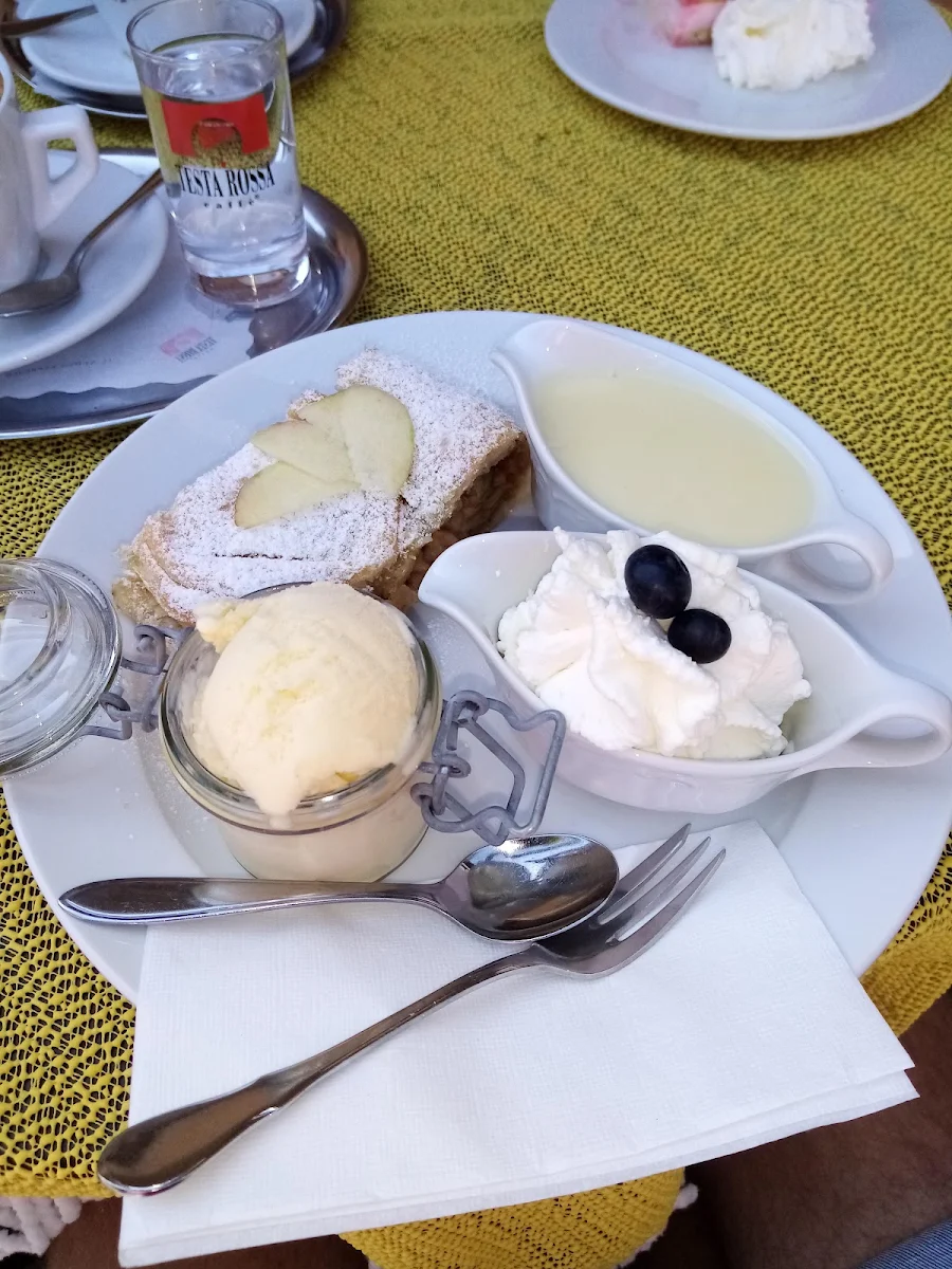 Apple Strudel Ice Cream Custard and Cream