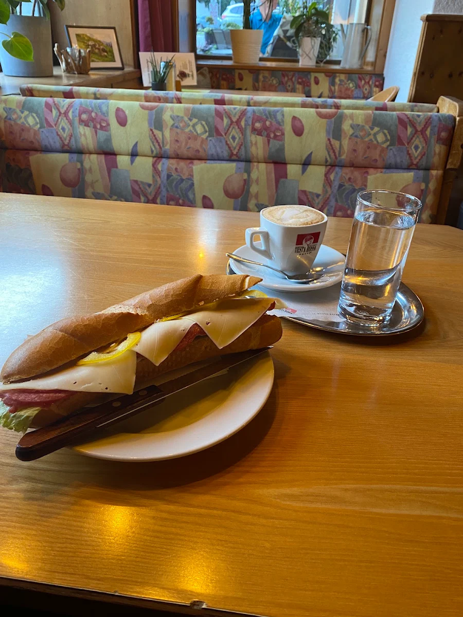 Belegte Brötchen Und Cappuccino