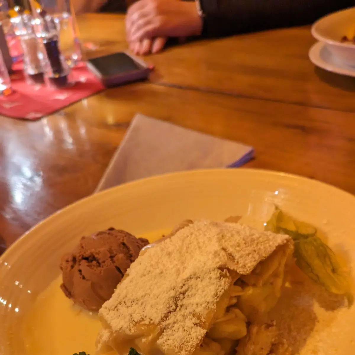 Hausgemachter Apfelstrudel