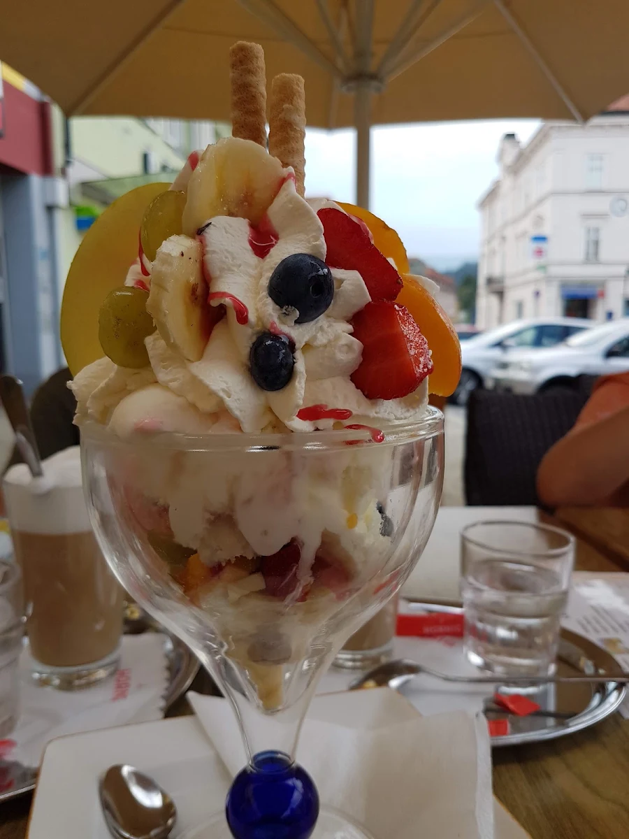 Früchteeisbecher