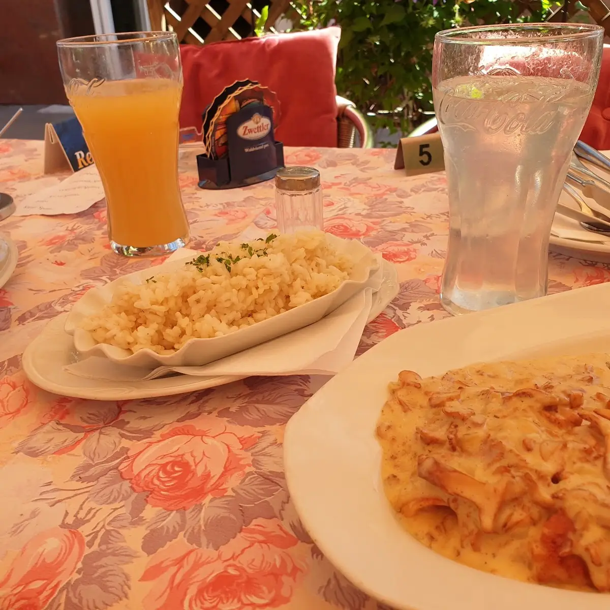 Hühnerfile Mit Eierschwammerlsauce