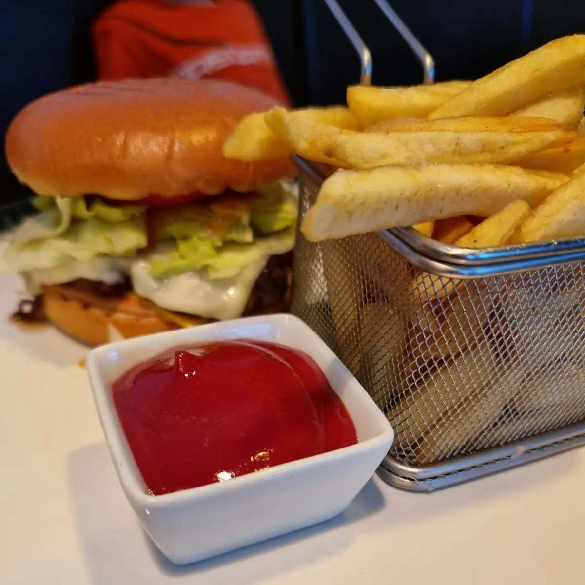 Hamburger Mit Pommes