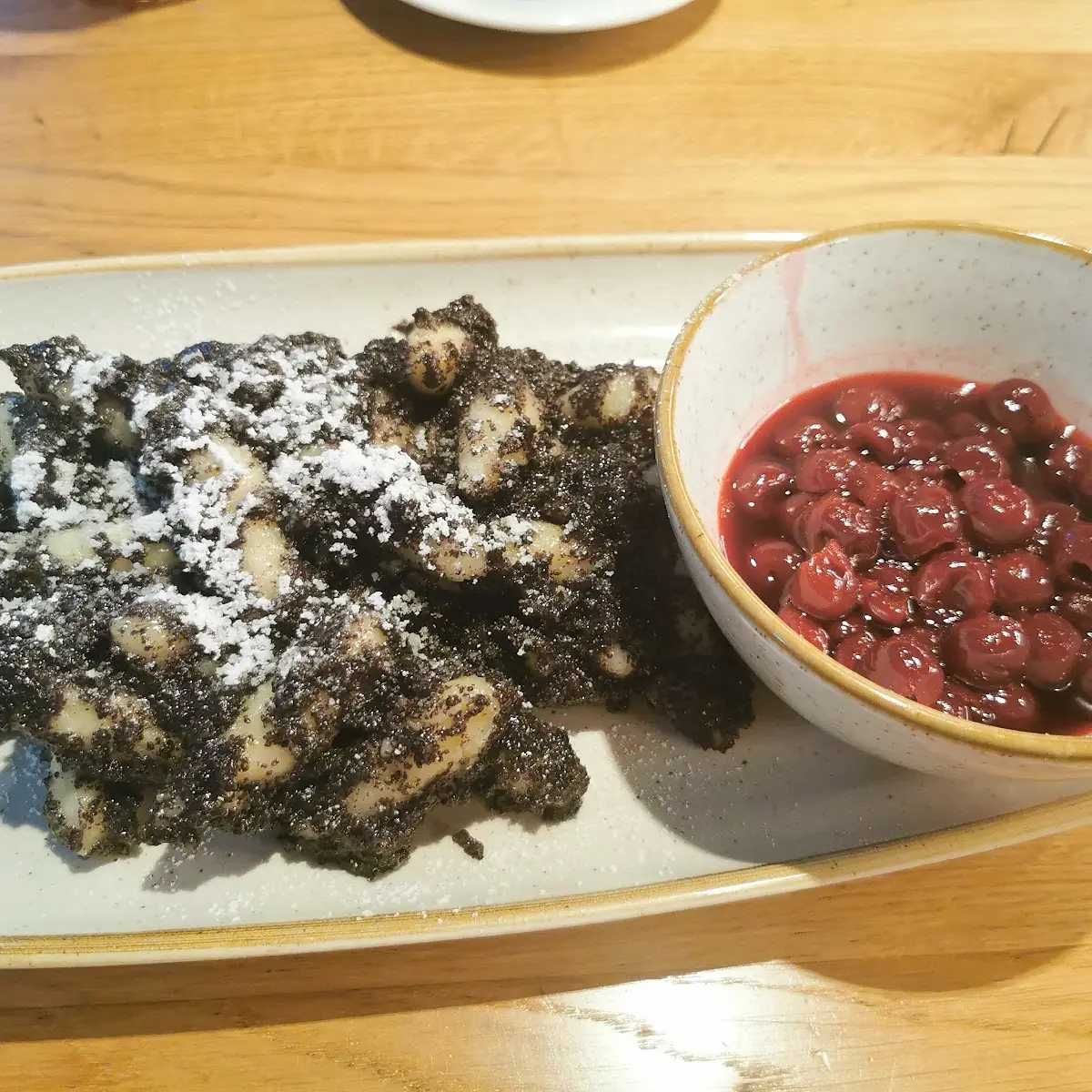 Mohnnudeln Mit Weichselragout