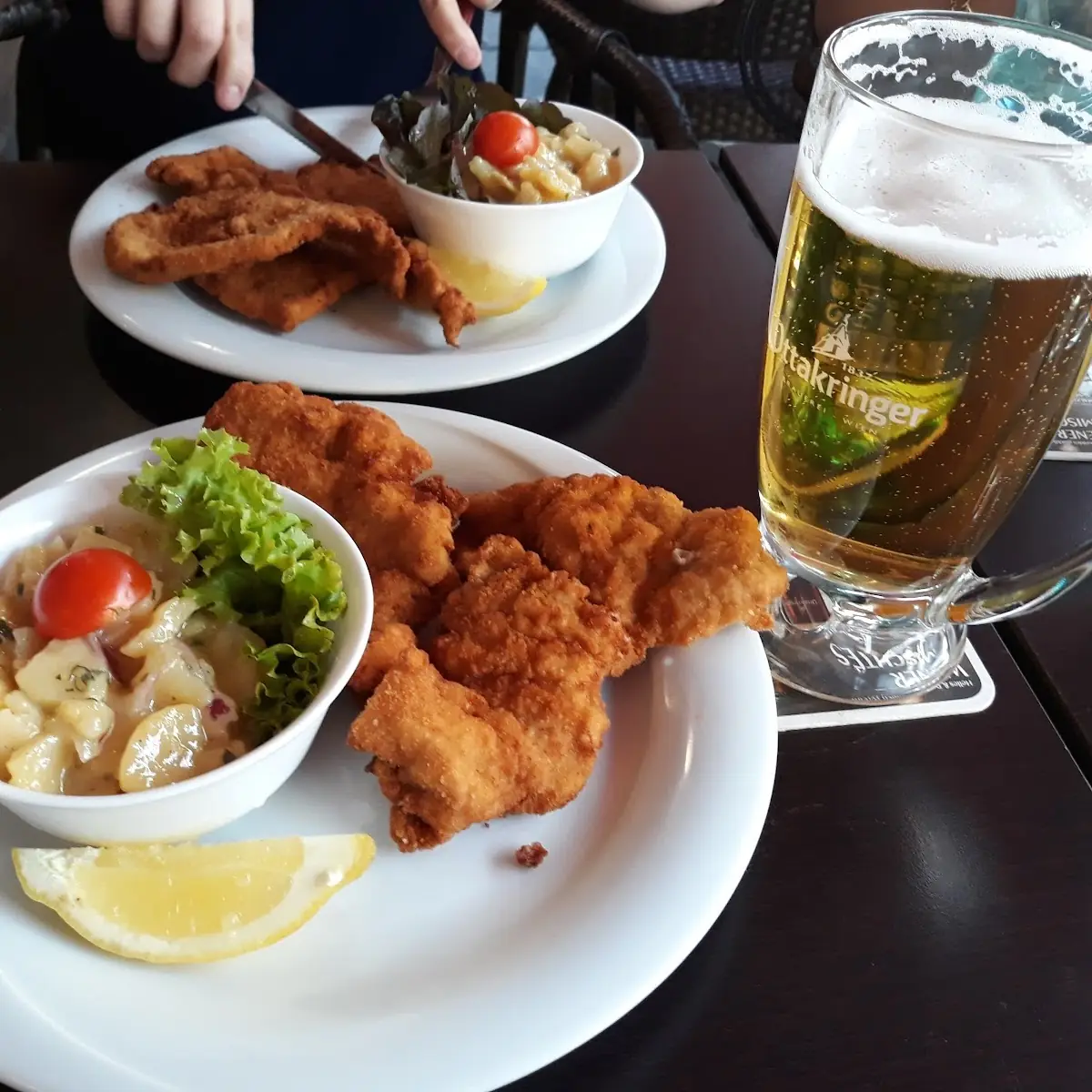 Wiener Schinitzel Vom Schwein Mit Kartofeln Salat