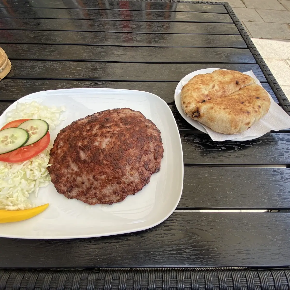 Gefüllte Pljeskavica