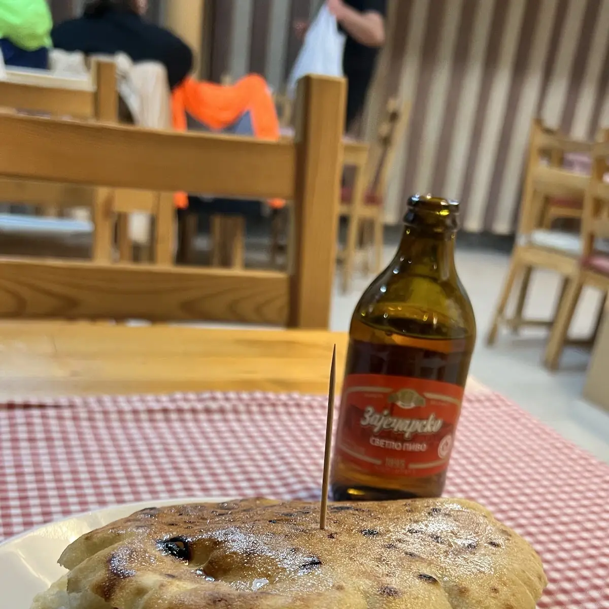 Raznjic U Box Sa Lepinja I Salata