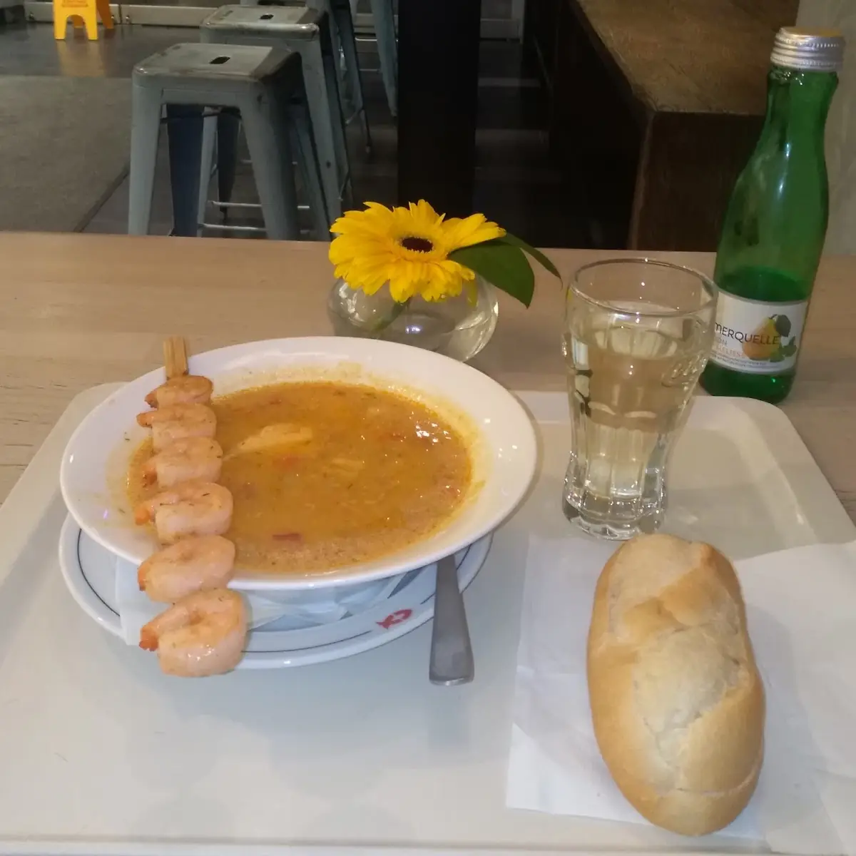 Bretonische Fischsuppe Mit Garnelenspieß