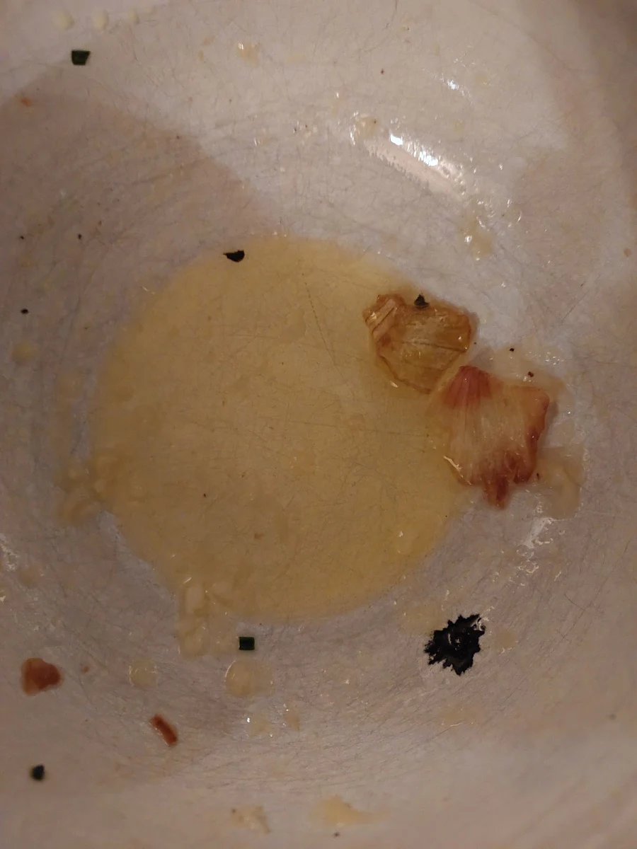 Käsespätzle In Butter Schwimmend Mit Zwiebelschalen Abfall
