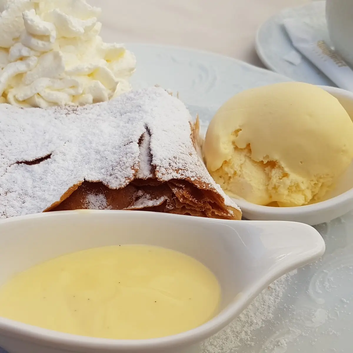 Apfelstrudel Mit Vanillesoße