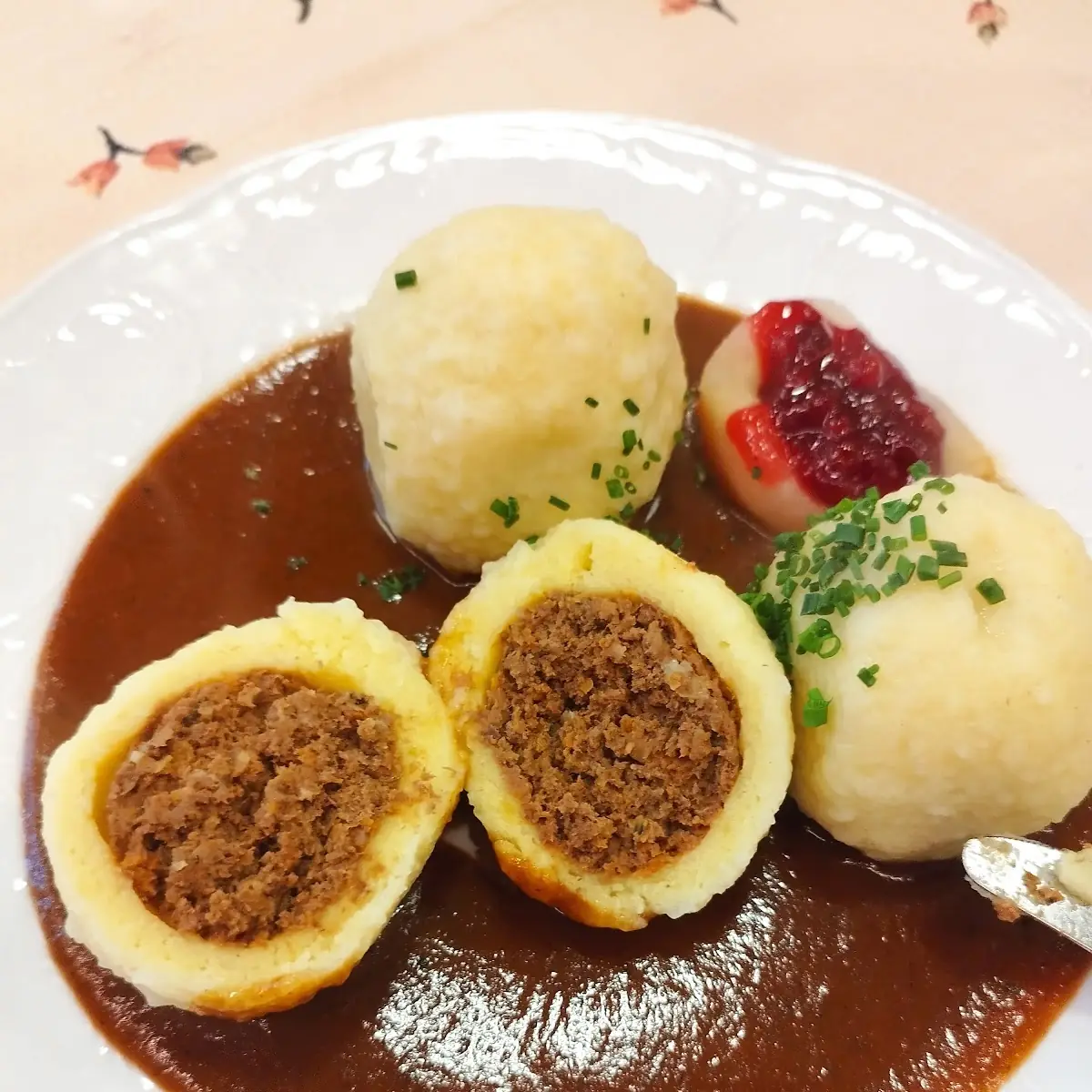 Hasche Knödel Mitwildfleisch