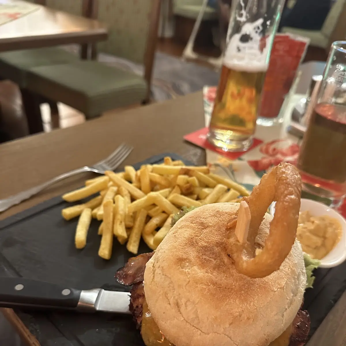 Burger Mit Pommes