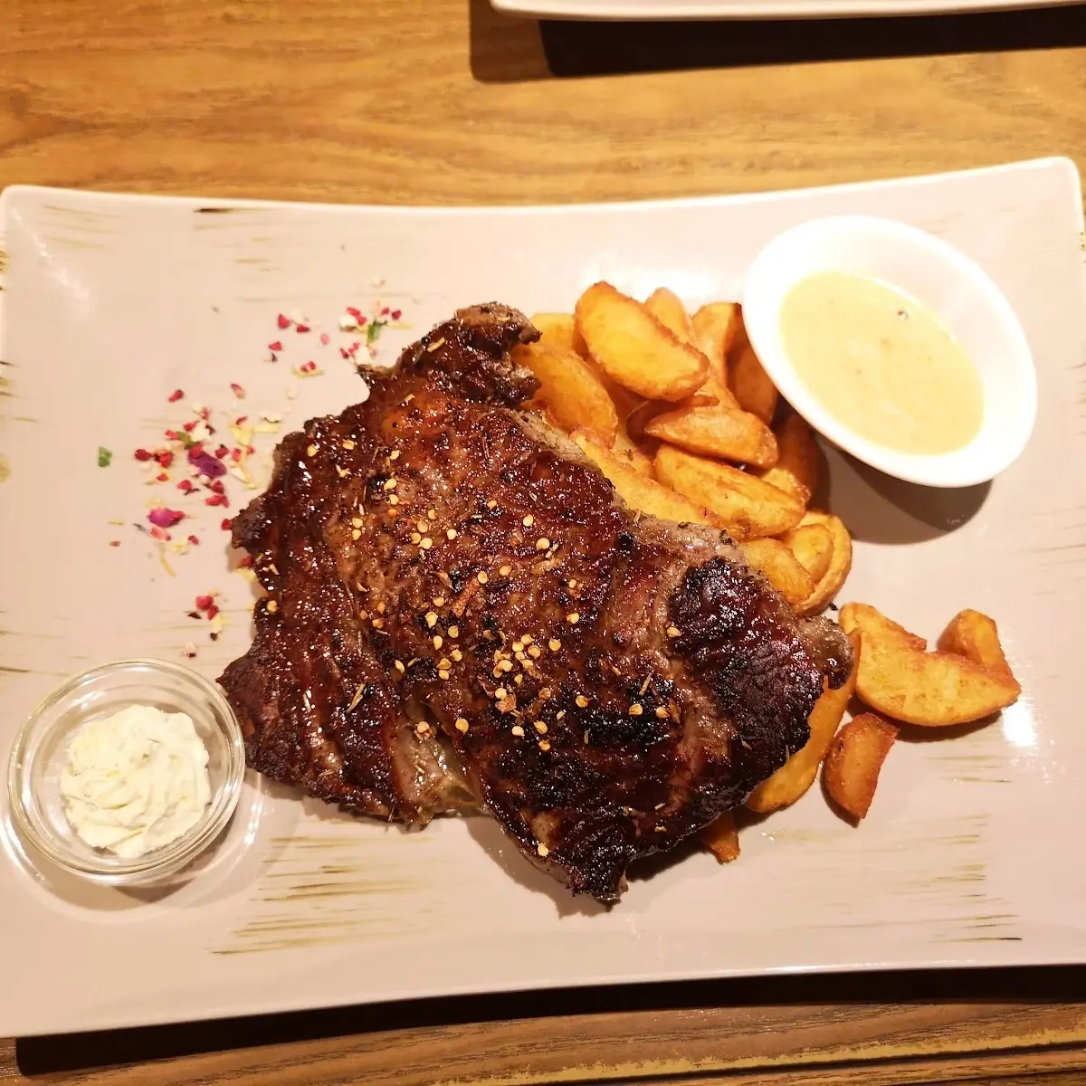 Ripey Steak Mit Potato Wedges