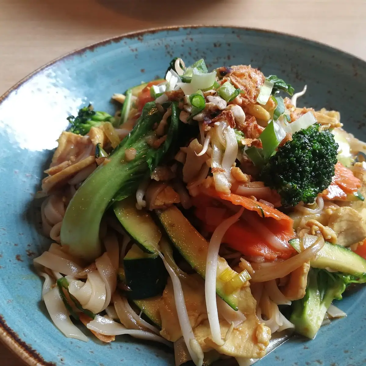 Gebratene Reisbandnudrl Mit Tofu Vegan