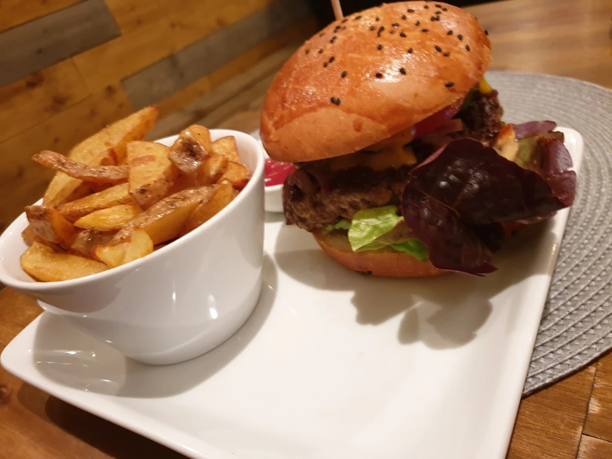 Burger Mit Süßkartoffelpommes