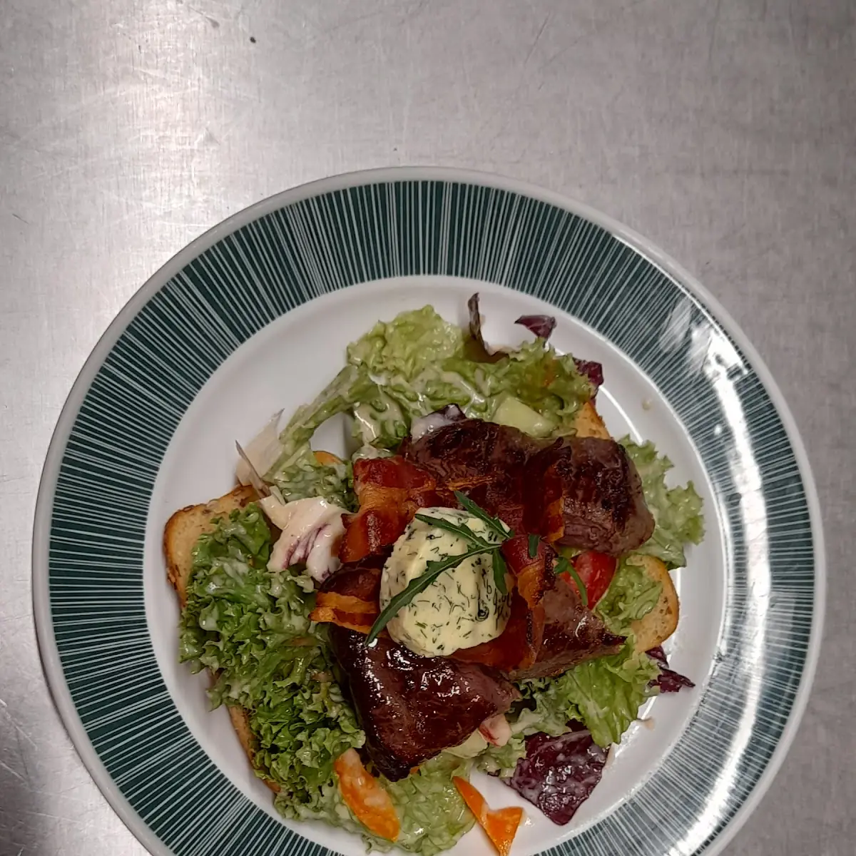 Huftsteak Auf Salat Und Kräuterbrot Mmmh Spitze