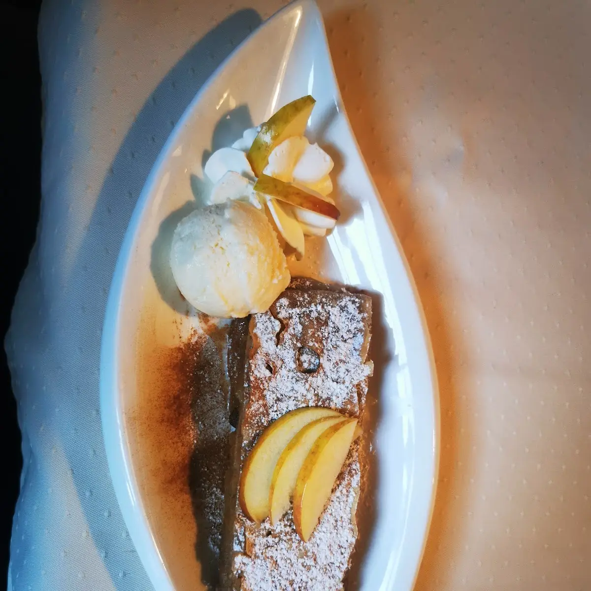 Äpfel Strudel Mit Kokoseis