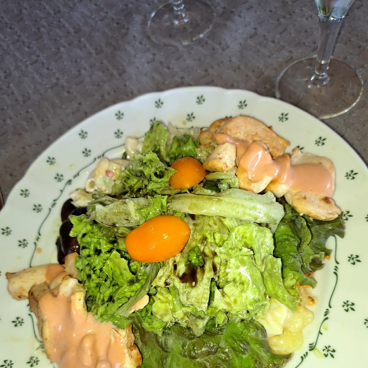 Gegrillte Putenstreifen Auf Blattsalat
