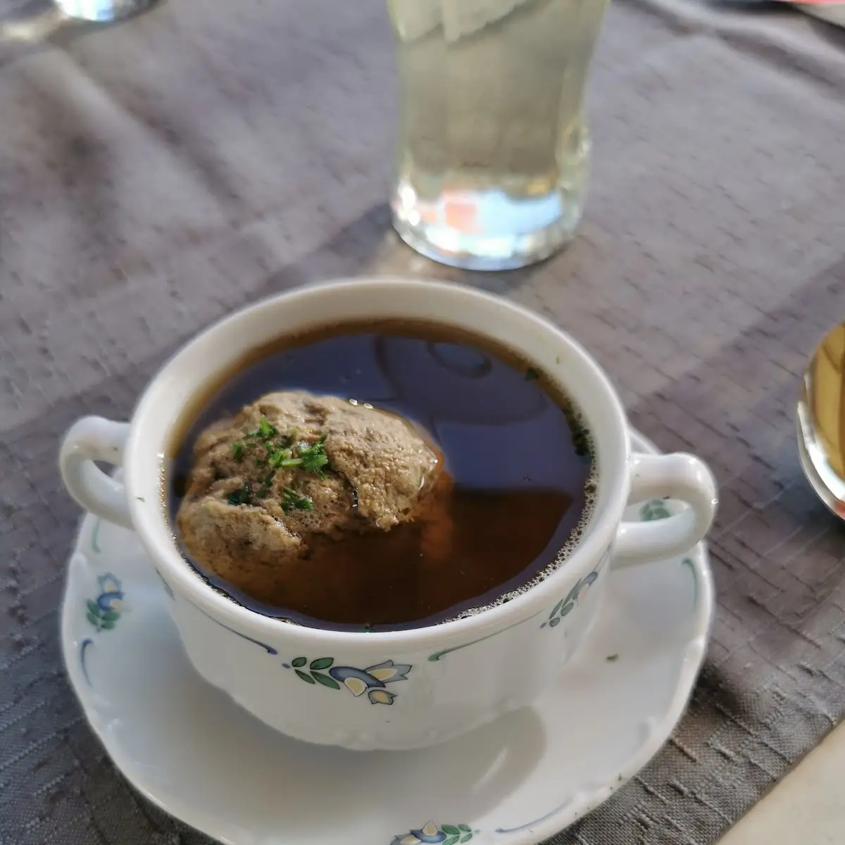 Leberknödlsuppe