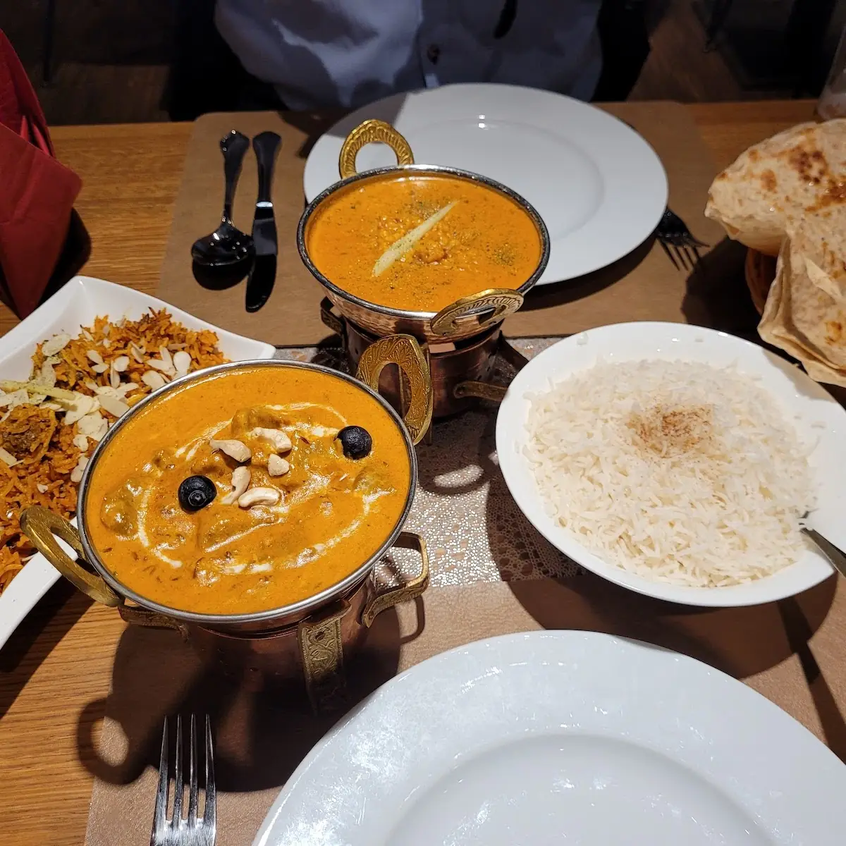 Murgh Mango Und Tika Masala Und Naan