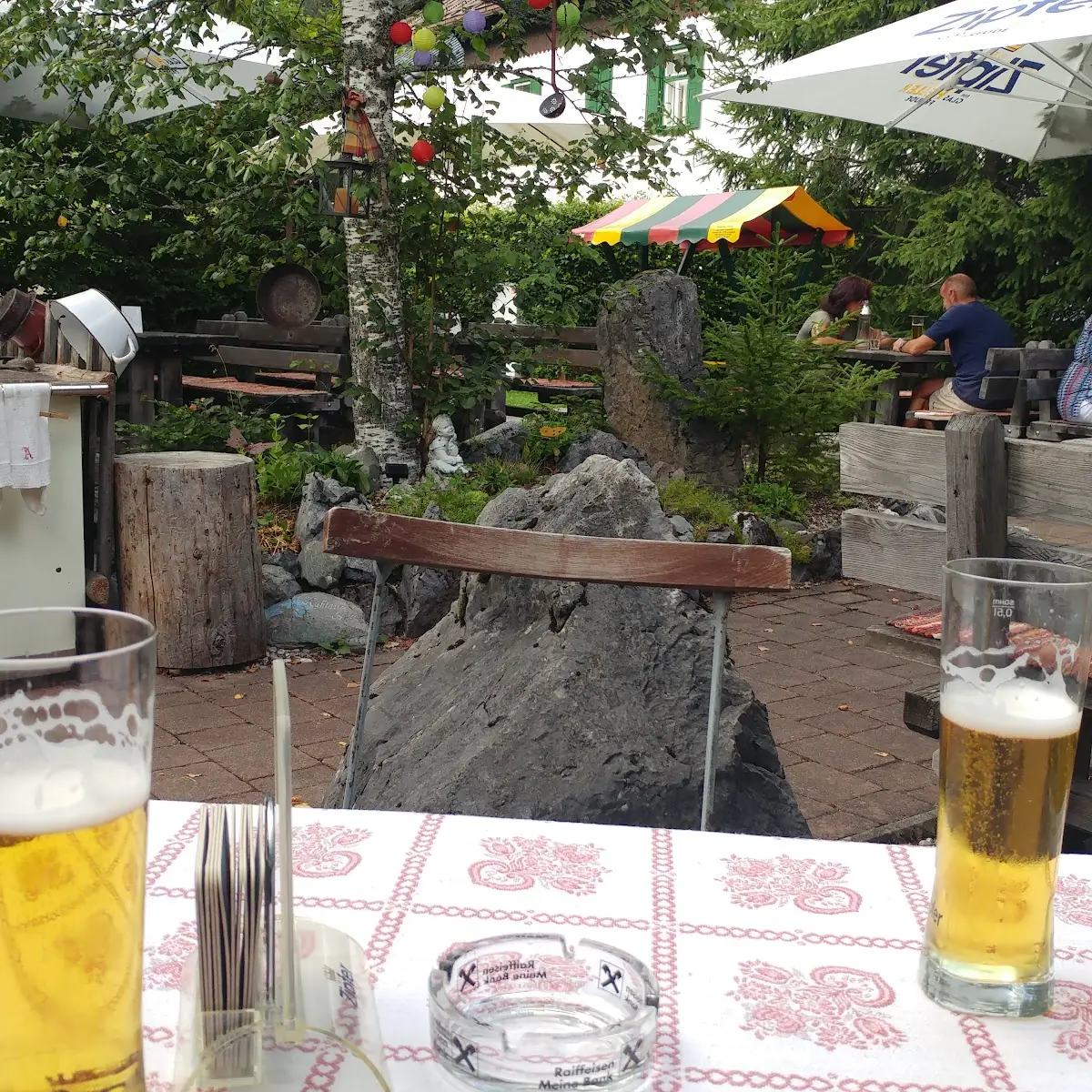 Wunderbares Kaltes Bier Im Genial Schönen Biergarten