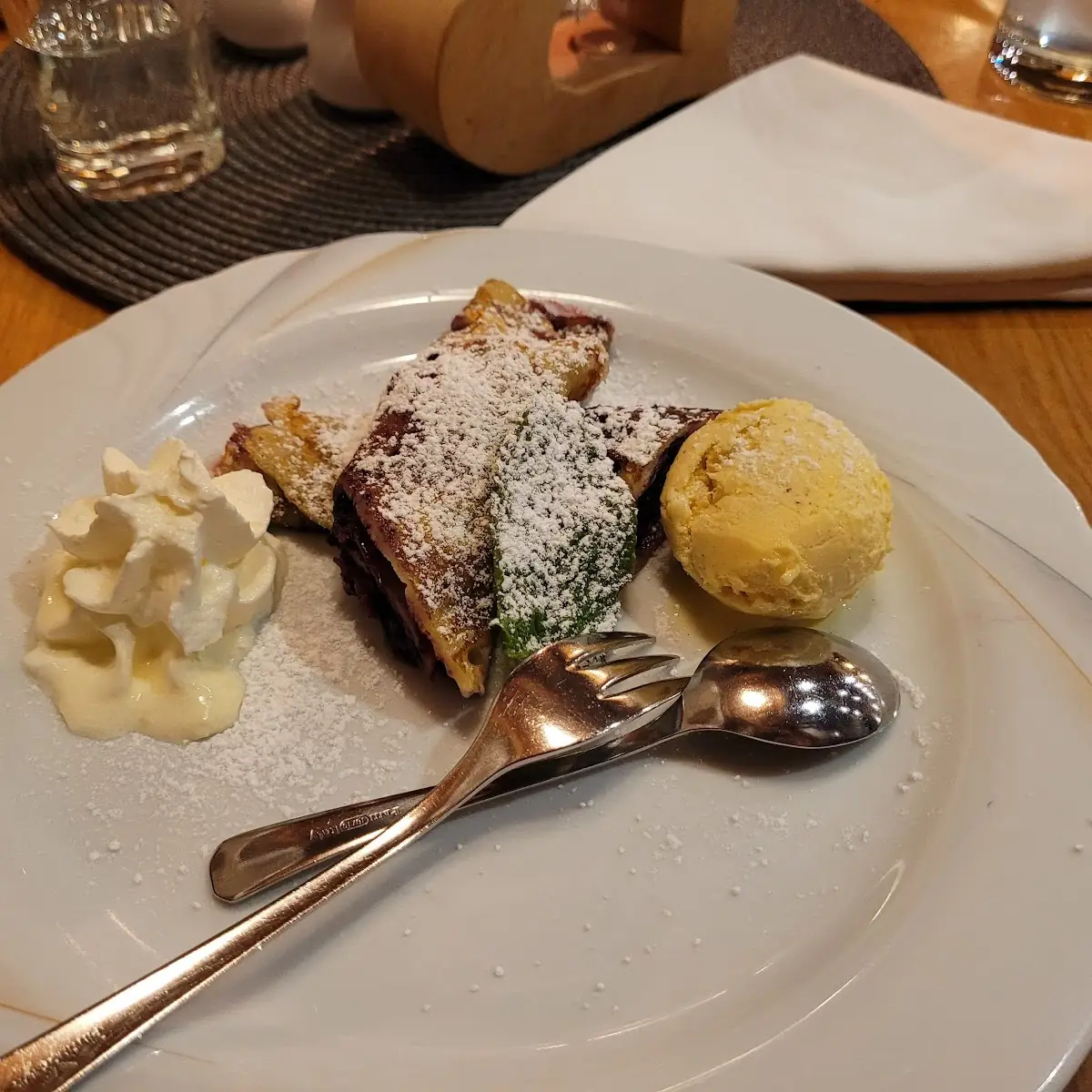 Heidelbeerpalatschinken Mit Vanilleeis