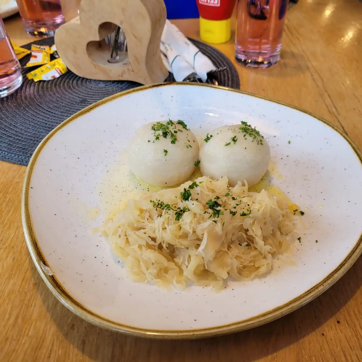 Semmelknödel Mit Eierschwammerlsoße
