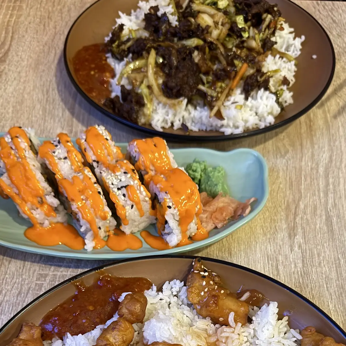 Chicken Avocado Maki (12 Stück)