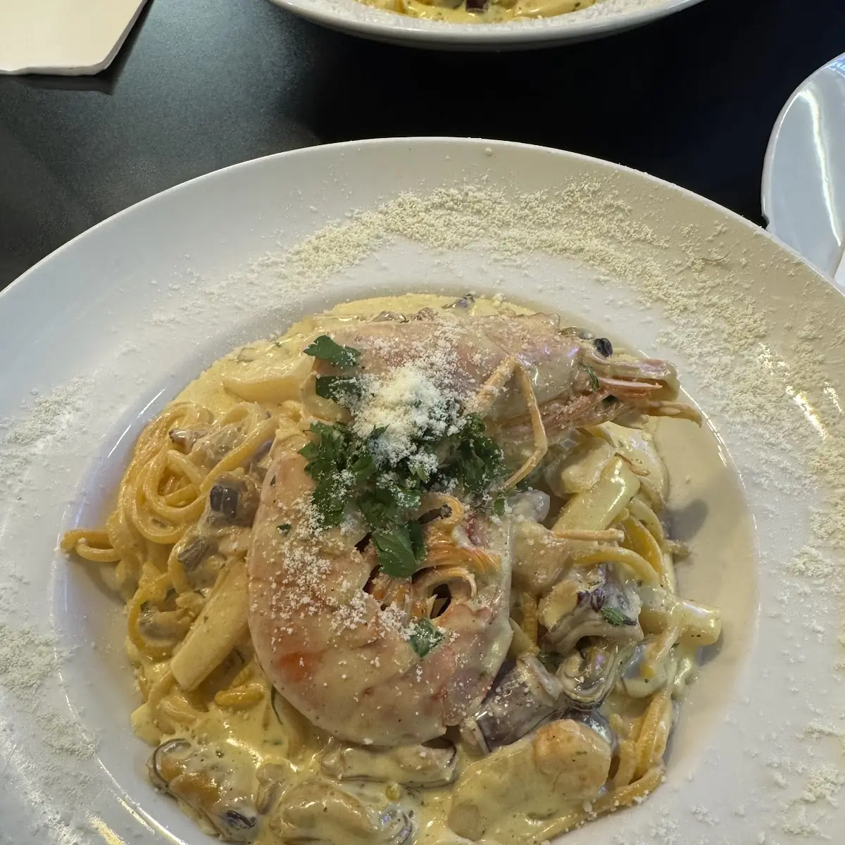 Hausgemachte Fettuccine Mit Pollomarinato Und Steinpilzen
