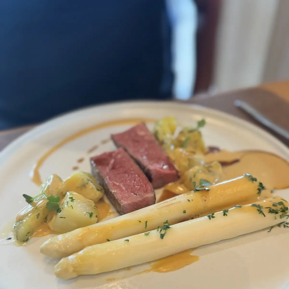 Beiried Mit Spargel