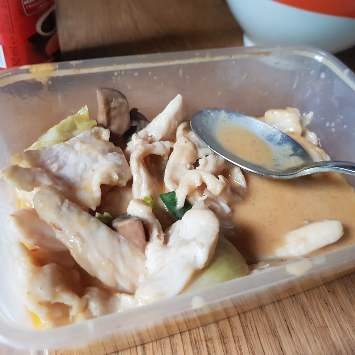Thailändisches Gericht- Hühnerfleisch Mit Kokossosse