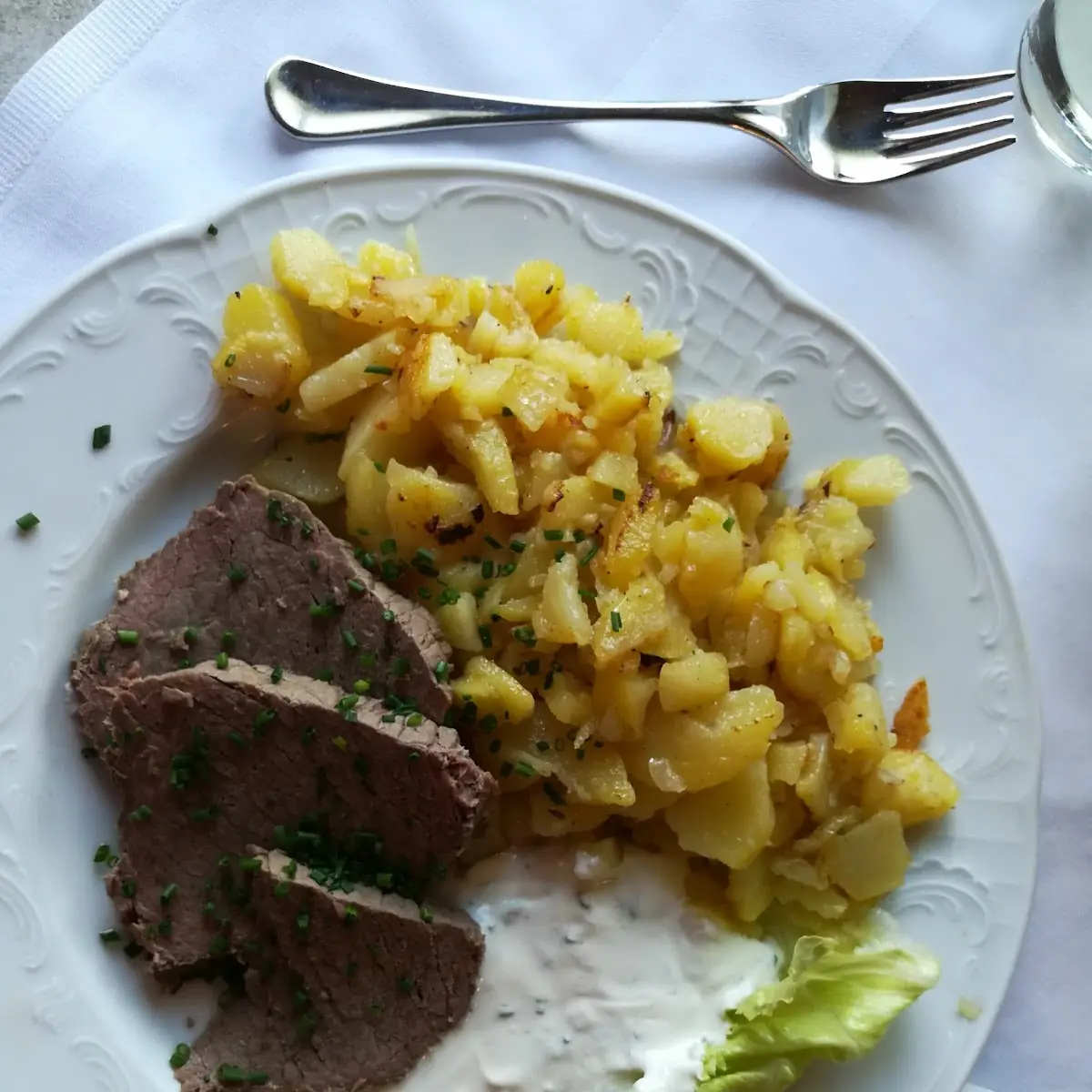 Gekochtes Rindfleisch Mit Rösti