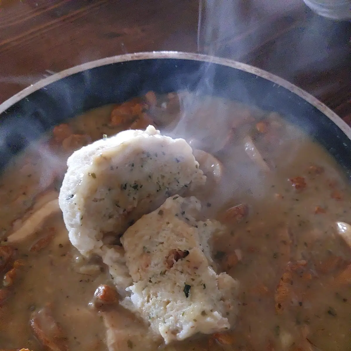 Schwammerlsoße Mit Semmelknödel